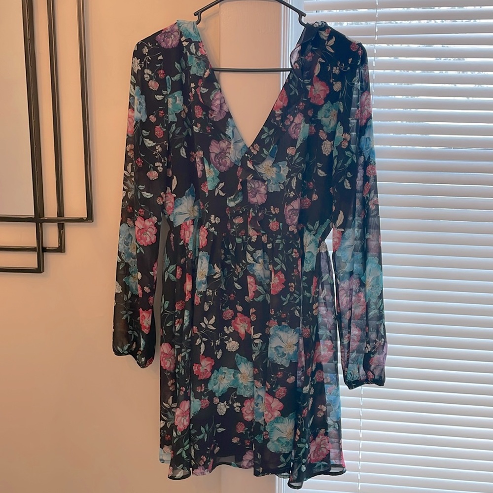 Express - beautiful floral dress , size 4